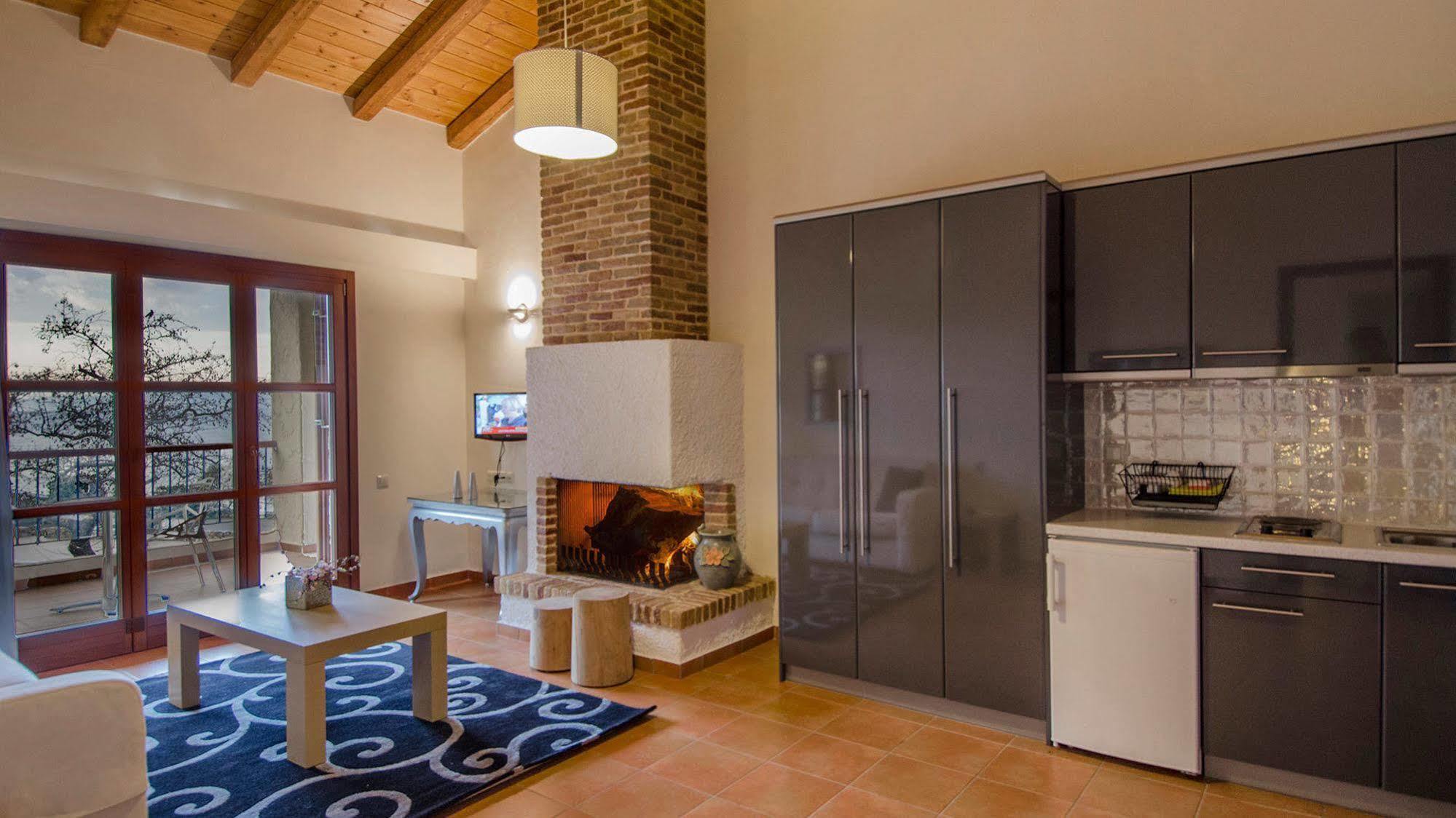 Kaminos Resort Límni Esterno foto